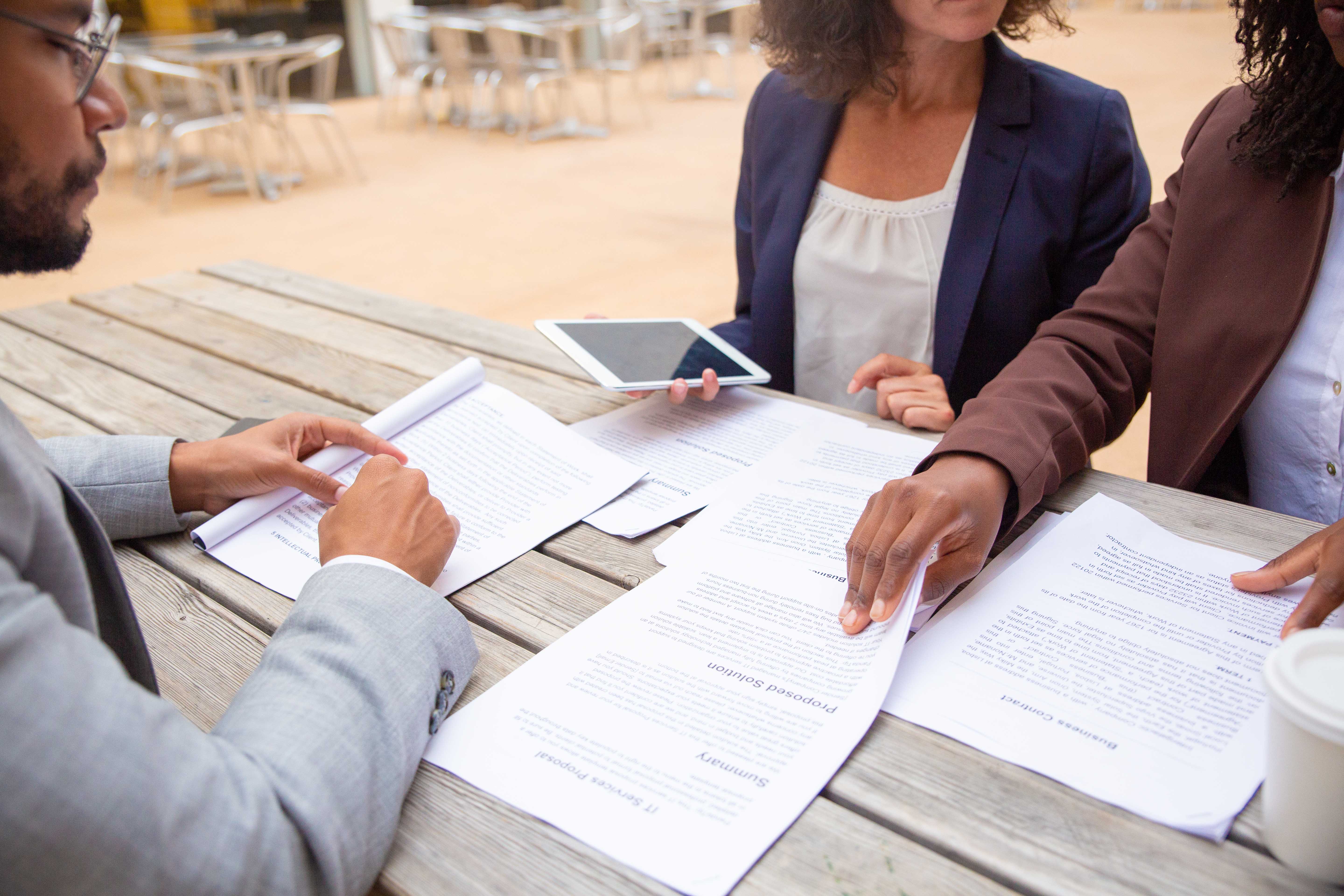 Short- and long-term purchasing contracts